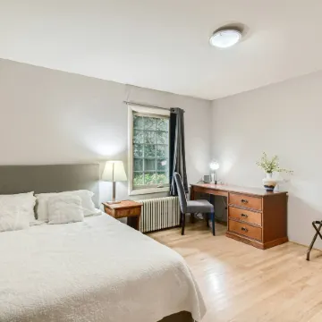 Charming Single Level 4 Bedrooms Gresham Home Near Pdx, Edgefield and Mt Hood