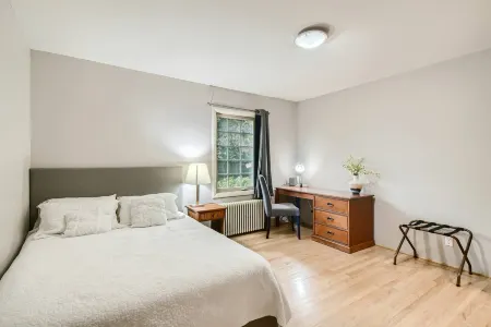 Charming Single Level 4 Bedrooms Gresham Home Near Pdx, Edgefield and Mt Hood