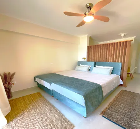 Beachfront 2-Bed Luxury Apartment - Agios Gordios, Corfu, Greece Отели в г. Agios Gordios