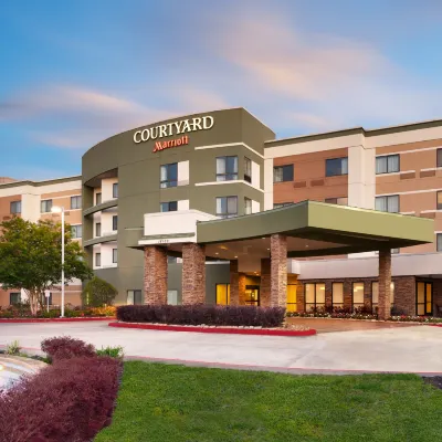 Courtyard Houston NASA/Clear Lake Hotels near St Paul the Apostle Catholic Church