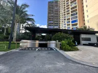 Lingshui ClearWaterBay QUEVO Hotel - parking