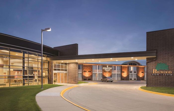 Country Inn & Suites by Radisson, Fergus Falls, MN