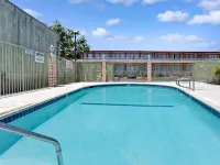 Travelodge by Wyndham Pasadena Central - Family