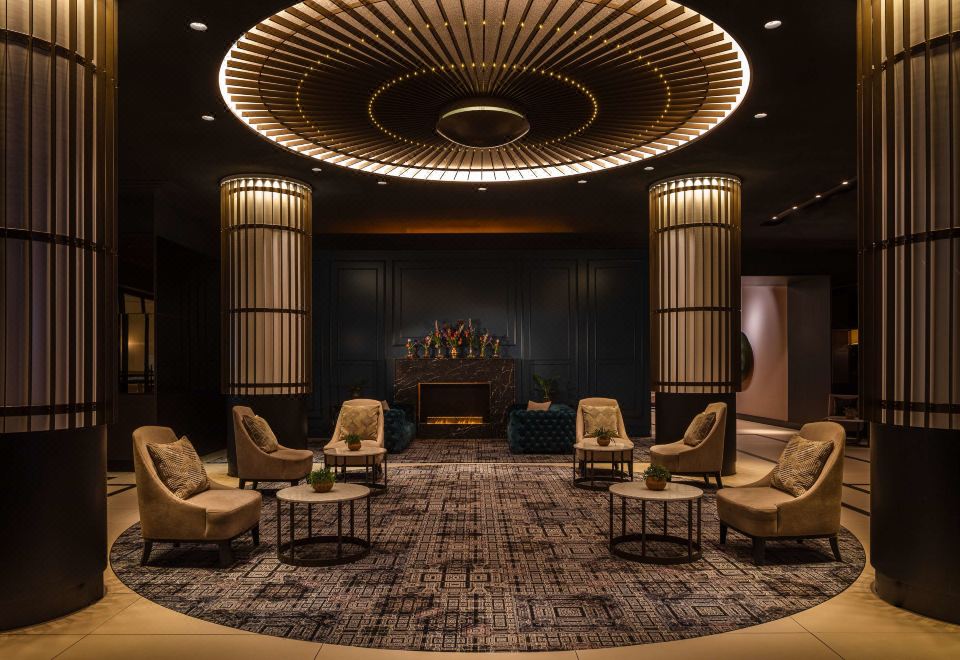 2. 아난타라 그랜드..