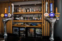 Holiday Inn Express LEEDS CITY CENTRE - ARMOURIES by IHG - bar