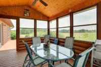 Pet-Friendly Vienna Cabin w/ Screened-in Porch!