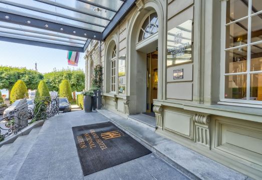 Grand Hotel National의 우아한 로비 또는 객실