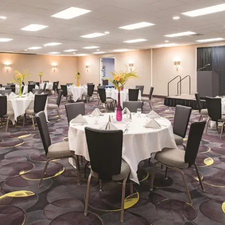 La Quinta Inn & Suites by Wyndham Tacoma - Seattle