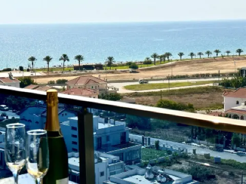 Long Beach Studio with Sea View Hotels in 