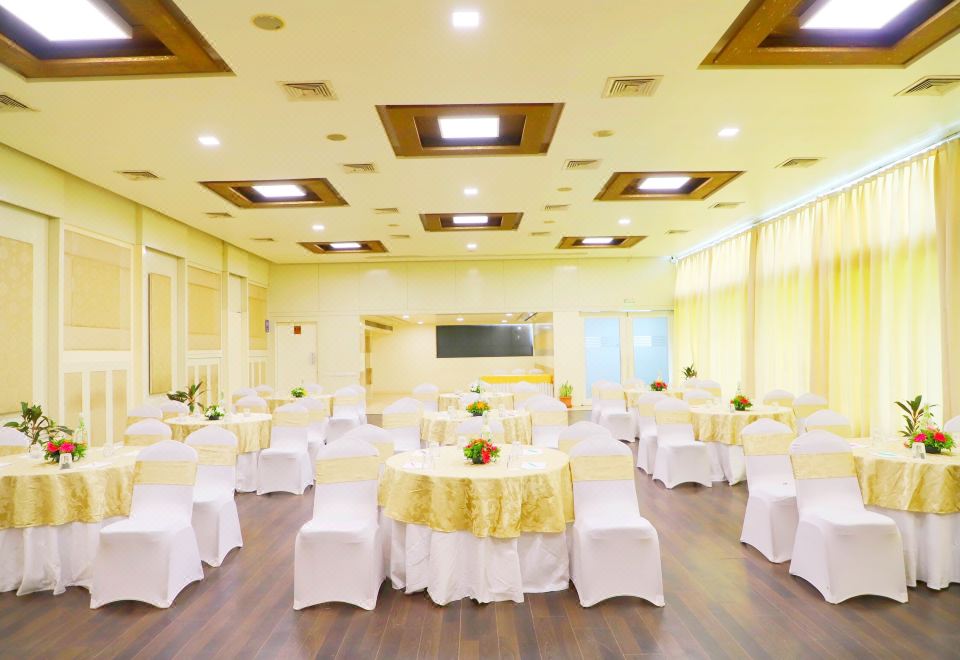 BOULEVARD 9 LUXURY RESORT & SPA Over view