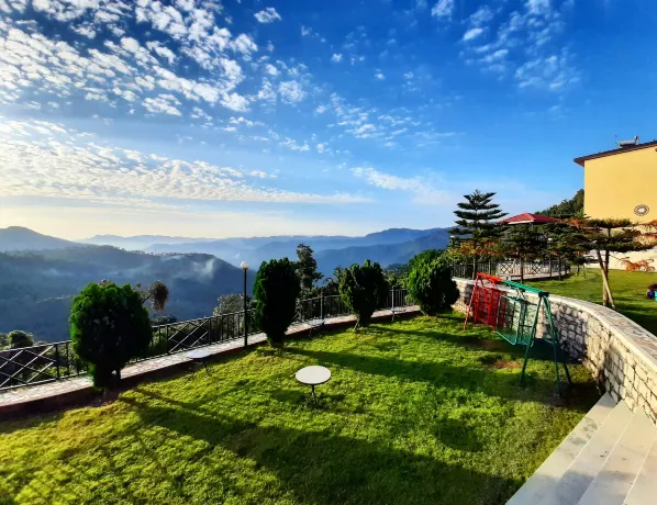 Mist n Meadows Resort Hotels near Fort Jaitak