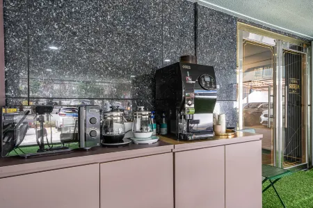 Jinju Sheja Hotel Jinjuseong Branch - Sheja Отели в г. Чинджу