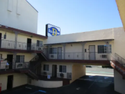 Deluxe Inn Hawthorne/ LAX Hotels in Hawthorne