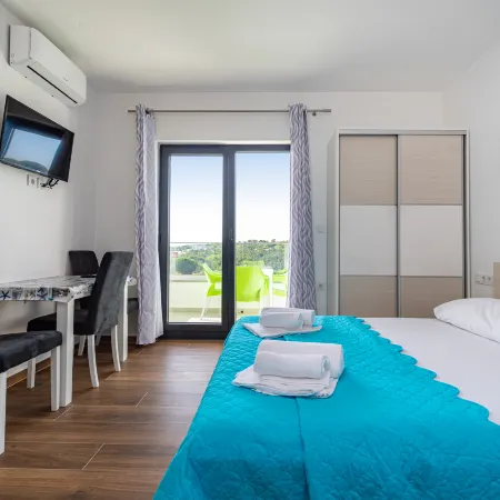Deluxe Villa Laura with Pool Studio 5b
