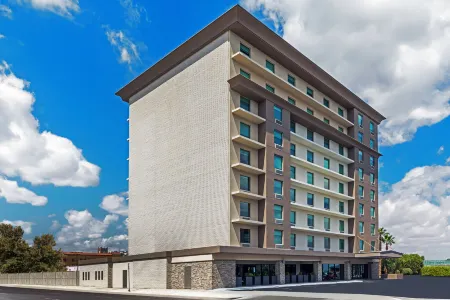 Holiday Inn Express El Paso - Downtown Отели рядом с достопримечательностью «Университет Техас в Эль-Пасо»