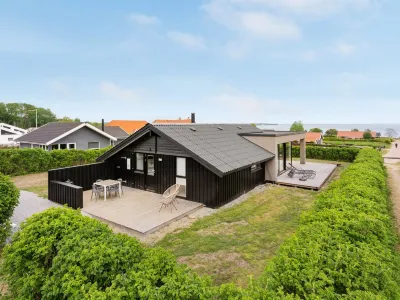 "Ely" - 300m from the Sea