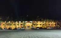 Augusta Pelabuhan Ratu Hotel - parking