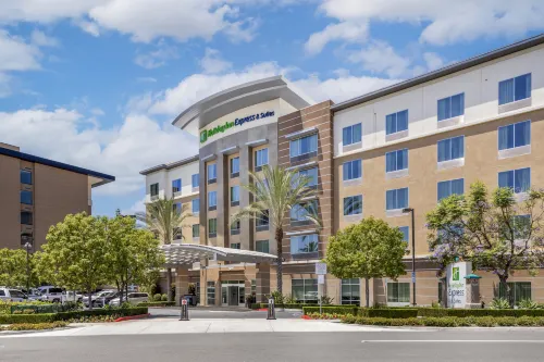 Holiday Inn Express & Suites ANAHEIM RESORT AREA by IHG