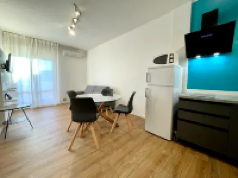 Modern Apartment with Pool and Seaview