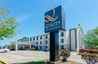 Quality Inn & Suites Near Tanger Outlet Mall Hotels in der Nähe von Houmas House Plantation and Gardens