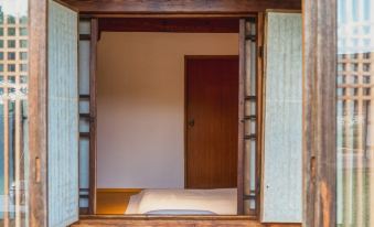 Gyeongju Stone Lantern Home Hanok Stay