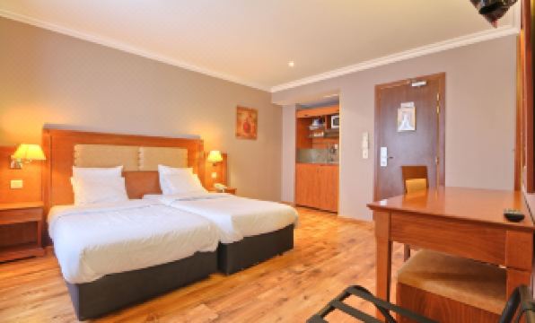 121 Paris Hotel