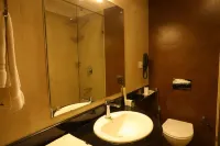 Quality Airport Hotels - bar