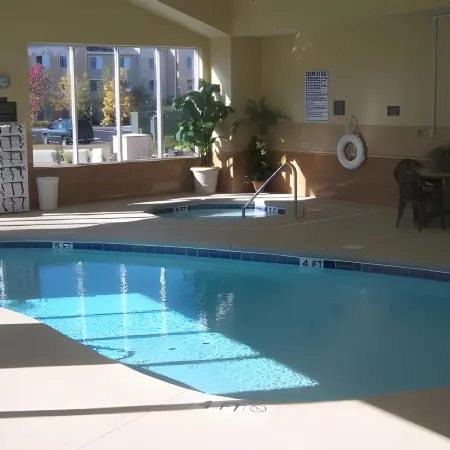 Country Inn & Suites by Radisson, Wilson, NC