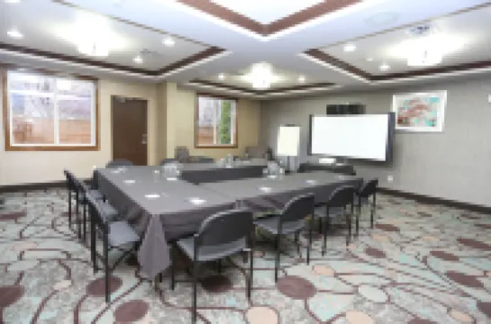 Holiday Inn Express & Suites VERNON by IHG