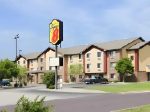 Super 8 by Wyndham Peoria Hotels in Peoria