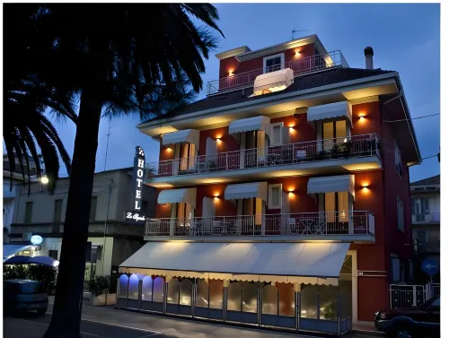 Hotel lo Squalo Hotels in Massignano