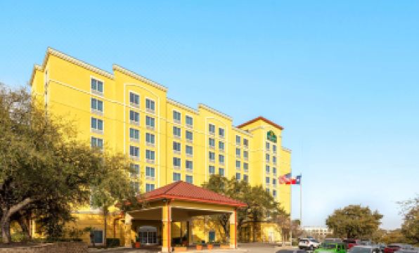 La Quinta Inn & Suites by Wyndham San Antonio Medical Ctr NW