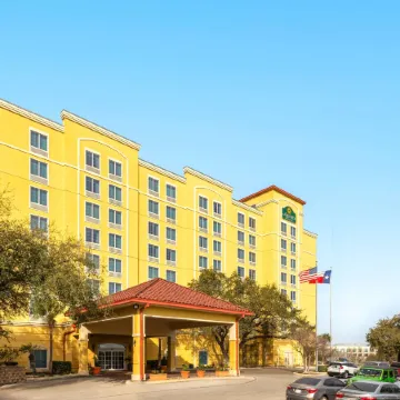 La Quinta Inn & Suites by Wyndham San Antonio Medical Ctr NW