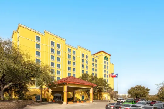 La Quinta Inn & Suites by Wyndham San Antonio Medical Ctr NW
