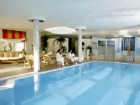 Wellnesshotel Sanct Bernhard فنادق في Merklingen