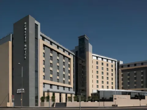 Clayton Hotel, Leeds Hotels near Royal Armouries Museum