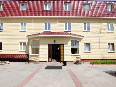 Aviator Hotel Hotels near Renus