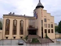 Шери Холл