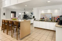 Staybridge Suites MPLS-MAPLE GROVE/ARBOR LAKES by IHG - breakfast