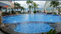 Swiss-Belhotel Silae Palu - piscina