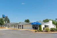 Travelodge by Wyndham Grand Rapids North Hotels in Walker