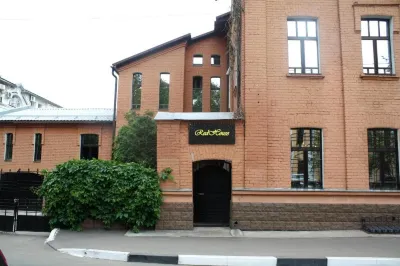 Red-House Guest House Hotel in zona Epiphany Church