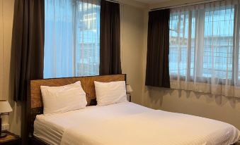Baan Glang Soi Restaurant & Guesthouse