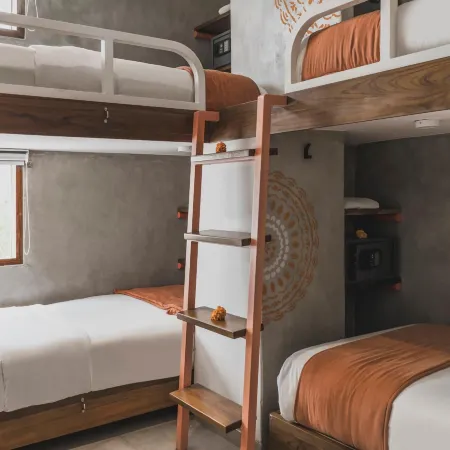RooMates Beach Hostel Canggu by Ini VIE Hospitality Отели рядом с достопримечательностью «Пляж Чангу»