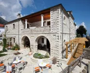 Nisista Lodge Mountain View Hotels in 