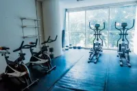 Strategic Studio Apartment at High Point Serviced Hotel a Wonocolo