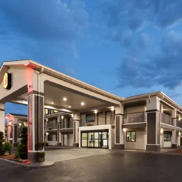 Super 8 by Wyndham Prattville Montgomery