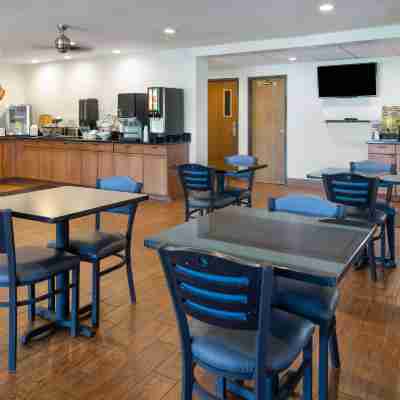 Baymont by Wyndham LaGrange Dining/Meeting Rooms
