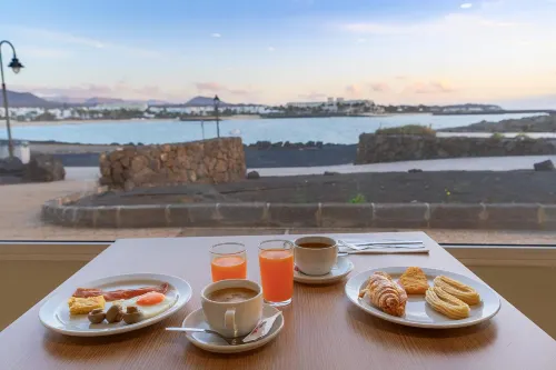 Apartamentos Galeon Playa - parking