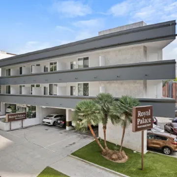 Royal Palace Westwood Hotel Отели рядом с достопримечательностью «Вествуд»